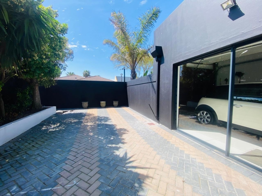 5 Bedroom Property for Sale in Sunset Beach Western Cape